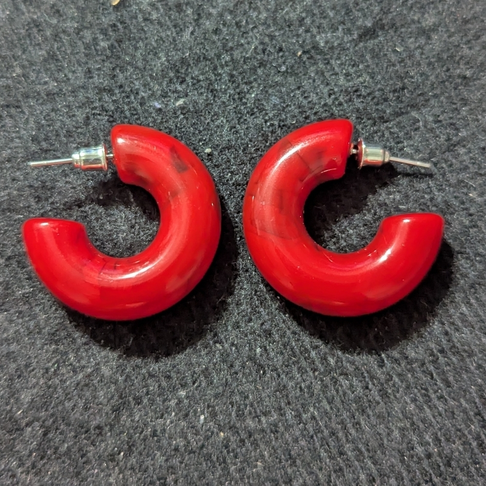 Silver Tone Red With Black Swirl Plastic Lightweight Hoop Statement Earrings